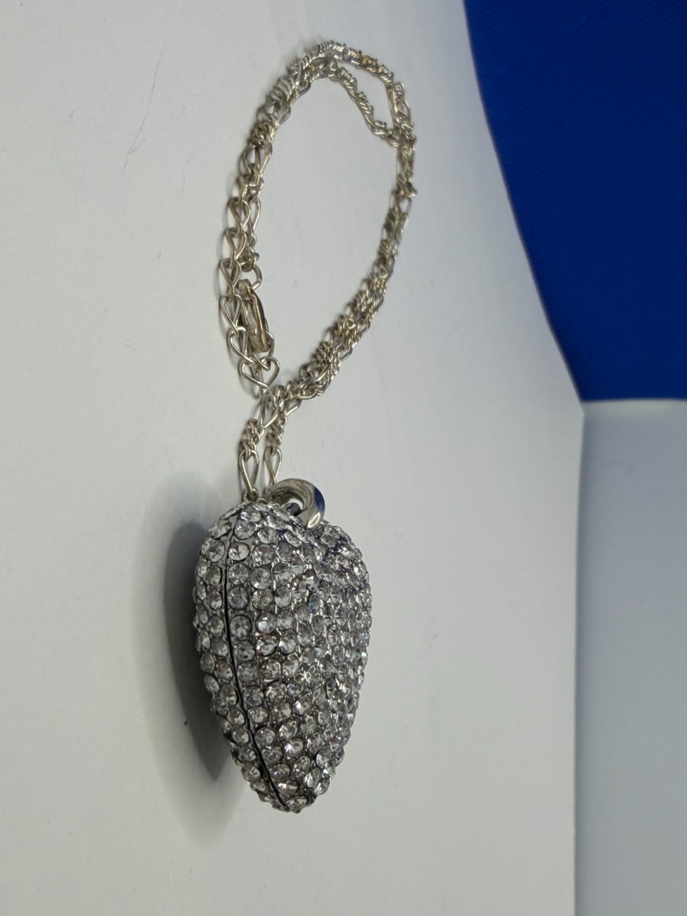 Rhinestone Crystal Heart Pendant Necklace Silver Tone Sparkly Statement Jewelry - Picture 5 of 6